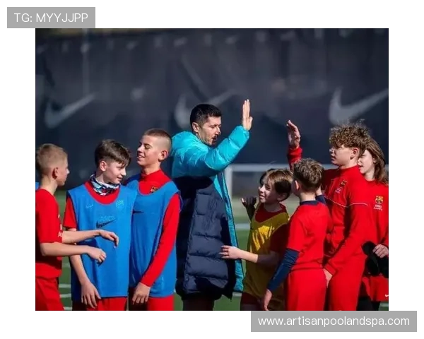 莱万多夫斯基青训出道故事