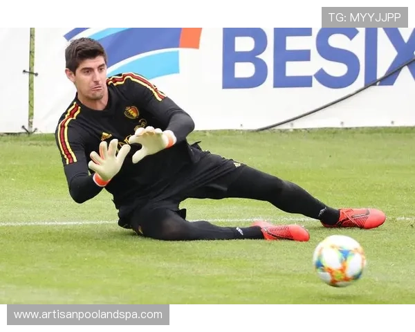 库尔图瓦鲁迪格默契配合