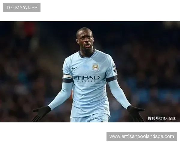 内维斯与罗德里：控场后腰战术角色差异解析