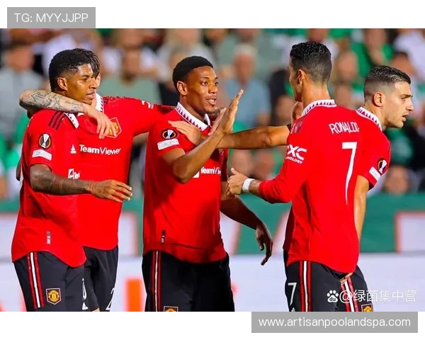 曼联复兴叙事持续承压,近期表现波动对赛季走势形成制约 曼联复兴叙事持续承压,近期表现波动对赛季走势形成制约