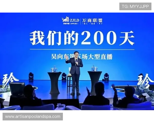 吴向东家的冰箱里塞满蛋白粉，邻居以为他开健身房