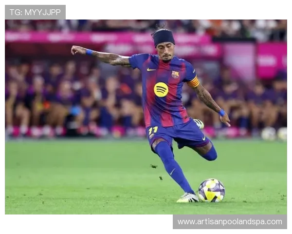 拉菲尼亚这日常穿搭也太奢侈了，感觉他不是踢球是逛高级定制展啊